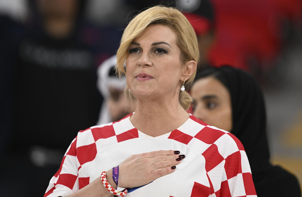 Kolinda nechýbala ani na zápase Chorvátska proti Belgicku. Krojové šaty však tento raz vymenila za tričko s tradičnou chorvátskou šachovnicou.