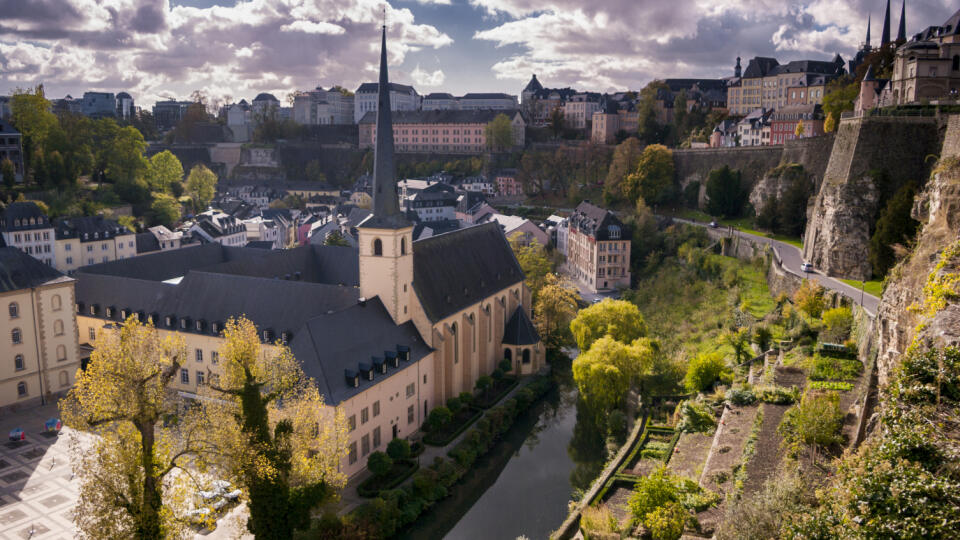 Centrum mesta pod mestskými tunelmi a riekou je najväčším lákadlom celej metropoly.