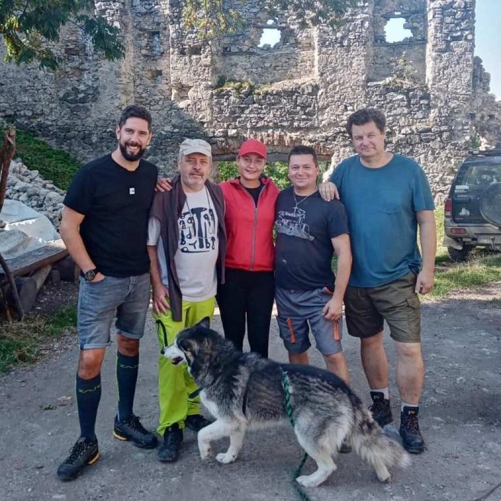 Na hrad boli zvedaví aj herci z Hornej Dolnej.