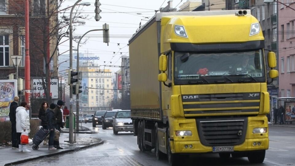 Časté zdržiavanie sa na ulici
s rušnou mestskou dopravou
zvyšuje riziko skoršieho infarktu
či mozgovej mŕtvice.