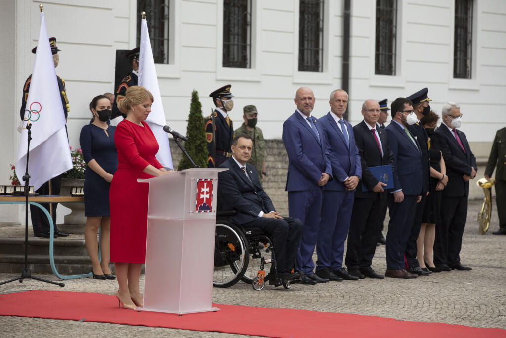Slovenskí oympionici skladajú prisahu do rúk prezidentky Zuzany Čaputovej pred odletom do Tokia.