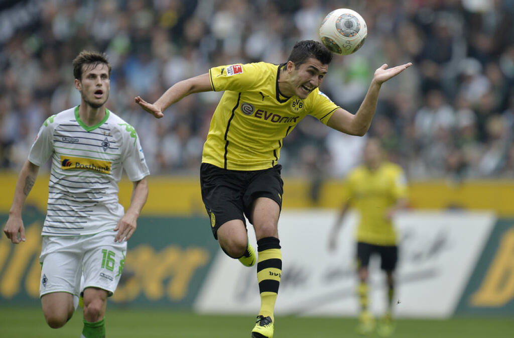 Nuri Sahin z Borussie Dortmund v zápase na ihrisku Mönchengladbachu.
