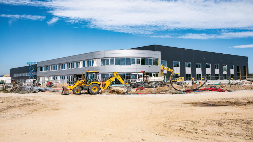 Prvá fáza projektu automobilky Porsche počíta s vývojovým centrom takmer za 14 miliónov eur, mali by ju dokončiť ešte v tomto roku.