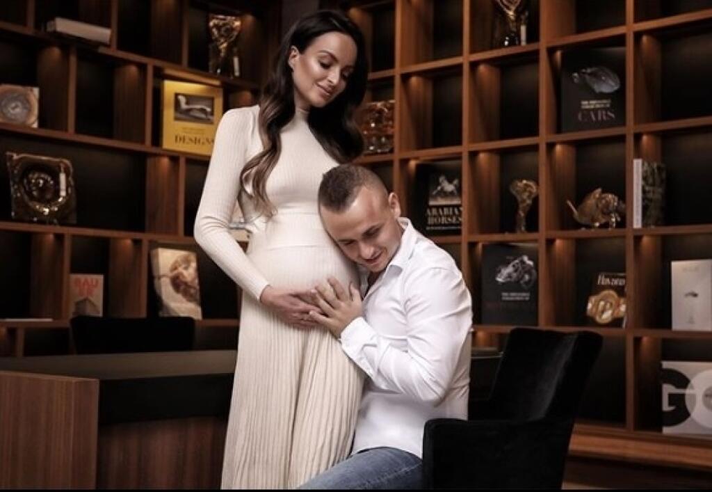 TOTO musíte vidieť! Tehotná twiinska ukázala TAKÉTO fotografie a strhla sa vlna komentárov... (FOTO)