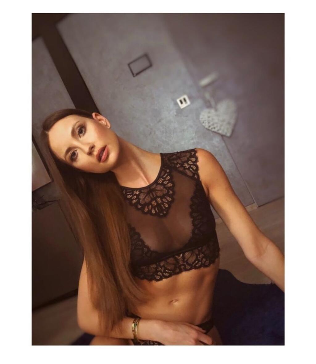 Krásna manželka českého tenistu Tomáša Berdycha (34), Ester (26) postavila obnaženou fotografiou na Instagrame do pozoru všetkých chlapov.