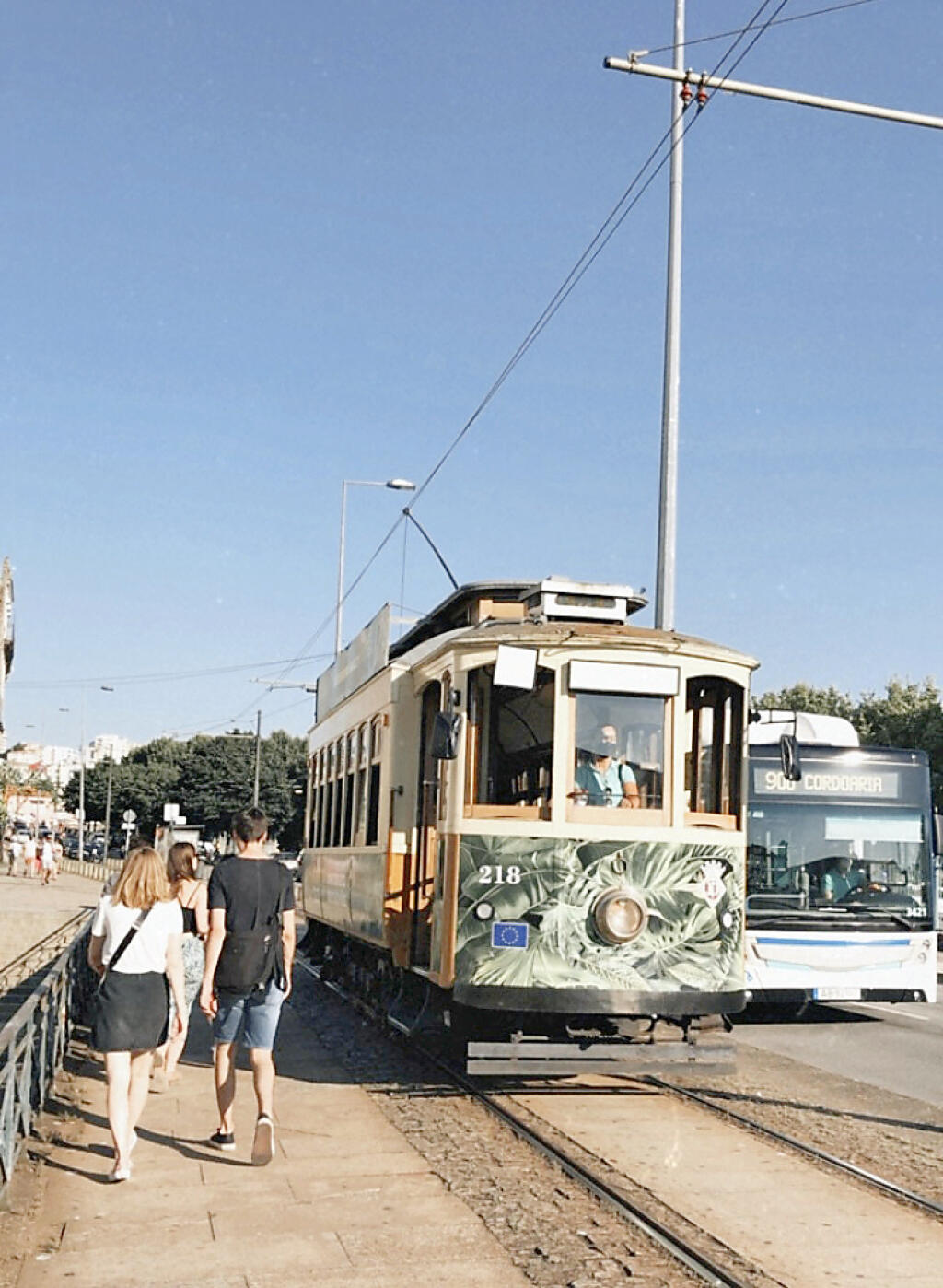 Historická električka č. 22 vás prevezie najkrajšími uličkami centra.