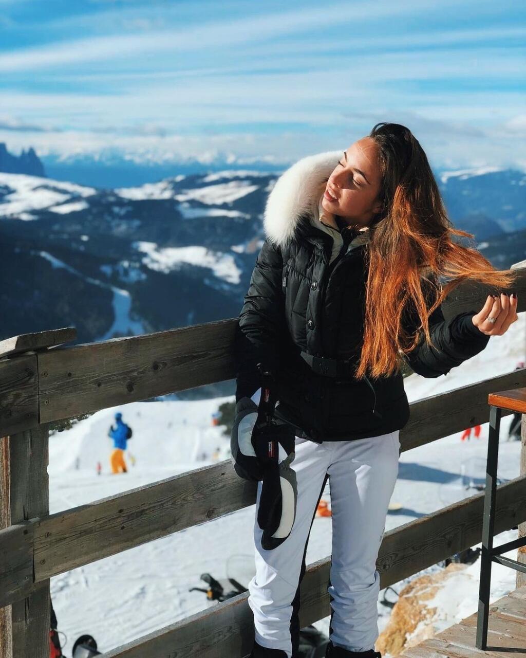 Manželka slovenského reprezentanta sa rada parádi a na rovinu treba povedať, že jej to sekne naozaj v hocičom. Čo poviete?