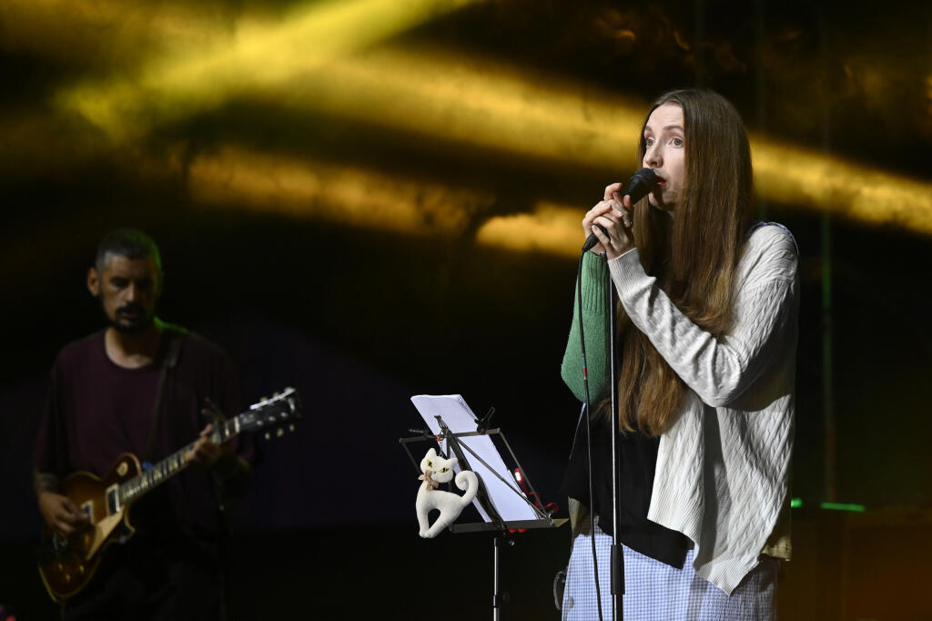Vystúpenie britskej kapely Dry Cleaning počas pokračovania série piatich festivalov so spoločným názvom Pohoda on the Ground, 9. júla 2021 na letisku v Trenčíne. FOTO TASR - Radovan Stoklasa